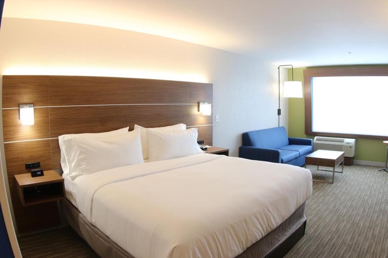 Holiday Inn Express & Suites - Detroit Northwest - Livonia By Ihg Εξωτερικό φωτογραφία