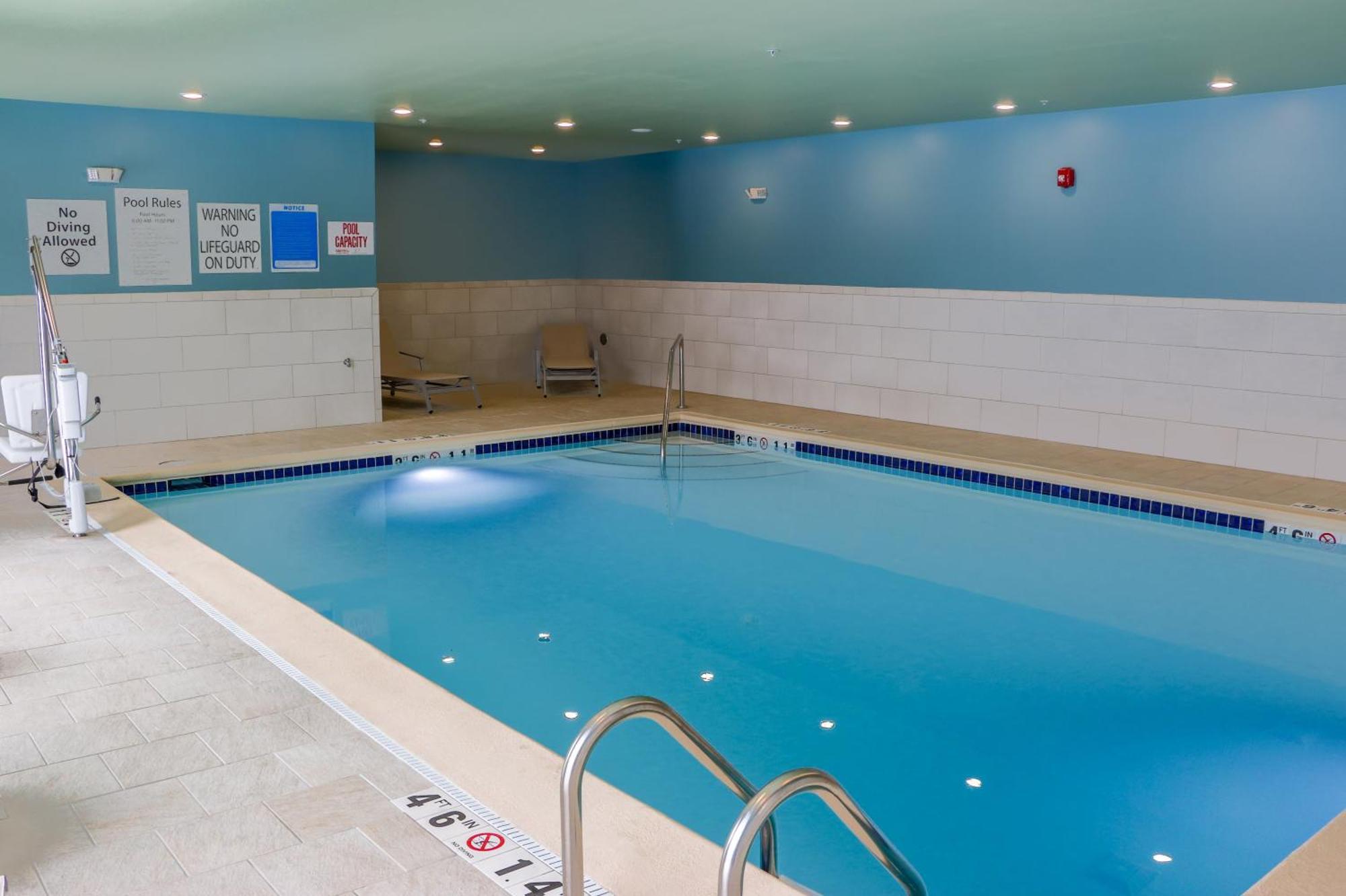 Holiday Inn Express & Suites - Detroit Northwest - Livonia By Ihg Εξωτερικό φωτογραφία